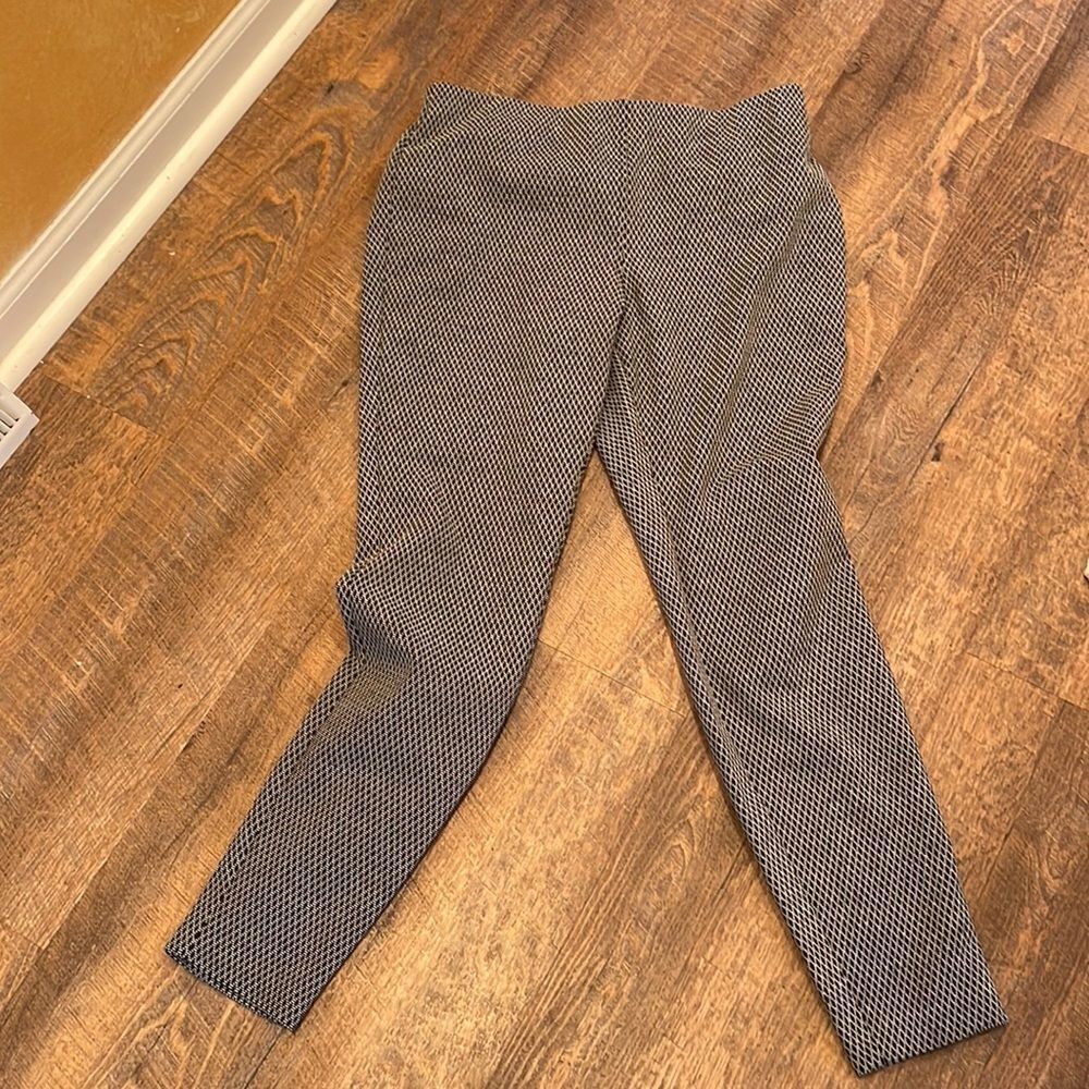 Black and gray stretch leggings